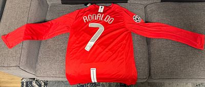 חולצת רטרו/רפליקה איכותית וחדשה עם הטיקט של Cristiano Ronaldo במדי Manchester United, שרוול 