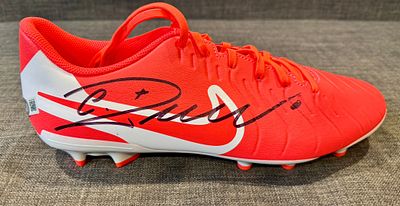 נעל כדורגל איכותית ויוקרתית של Nike של כריסטיאנו רונאלדו. מאומתת על ידי Beckett Witness