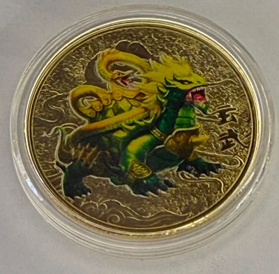 מטבע נחושת מדהים מצופה זהב 24K
מטבע עם איורים של דרקון 🐉 צבעוני מצד אחד והצד השני עם 4 דרקונים 🐉