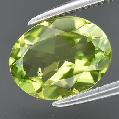 -1.81ct 9x7mm VS Oval Natural Untreated Green Peridot Gemstone, Pakistan
