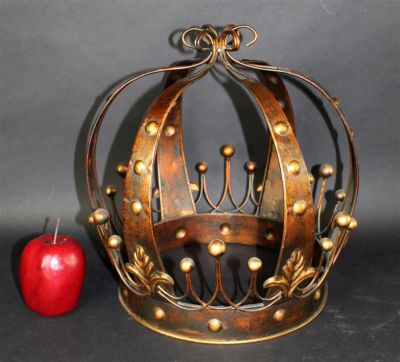 Metal crown with fleur de lys in painted gold finish. 21st century. 13"h x 12"w