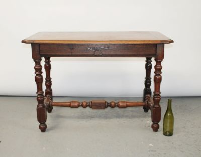 French Louis XIV oak bureau plat desk. French Louis XIV style bureau plat desk in oak on turned 