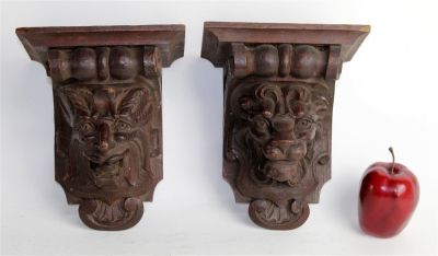 Pair of French carved oak wall shelves with lion head. Early 20th century. 9"h x 7 3/4"w x 5 3/4"d