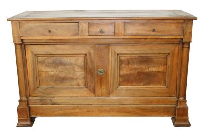 French Louis Philippe buffet bas in walnut. 19th century. 39 3/4"h x 62"l x 24 1/4"d