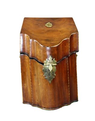 English Georgian knife box in walnut. 19th century. 14" h x 8 3/4" w x 9 1/2" d