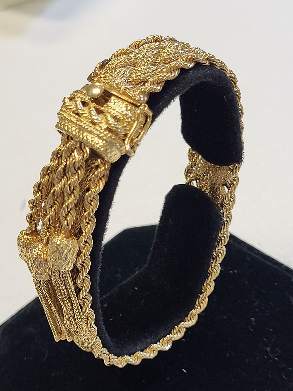 Fine Jewelry, Art & Americana Auction