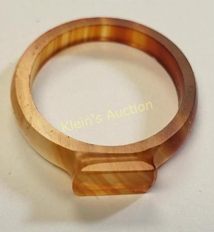 antique plastic/bakelite? ring similar on exhibit winterthur museum gorgeous!
sz 8 similar ring 