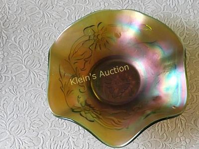northwood apple green carnival glass ruffled dish. northwood apple green vintage carnival glass