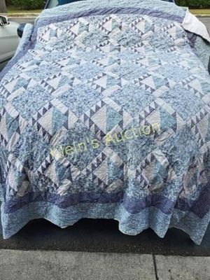 vtg estate quilt hand made king see pics. 87" x 99" from estate no rips or tears noted lovely 