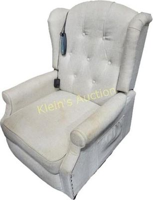 recliner with heat and massage from estate. from the estate 41" tall 27" wide 29" deep see pics