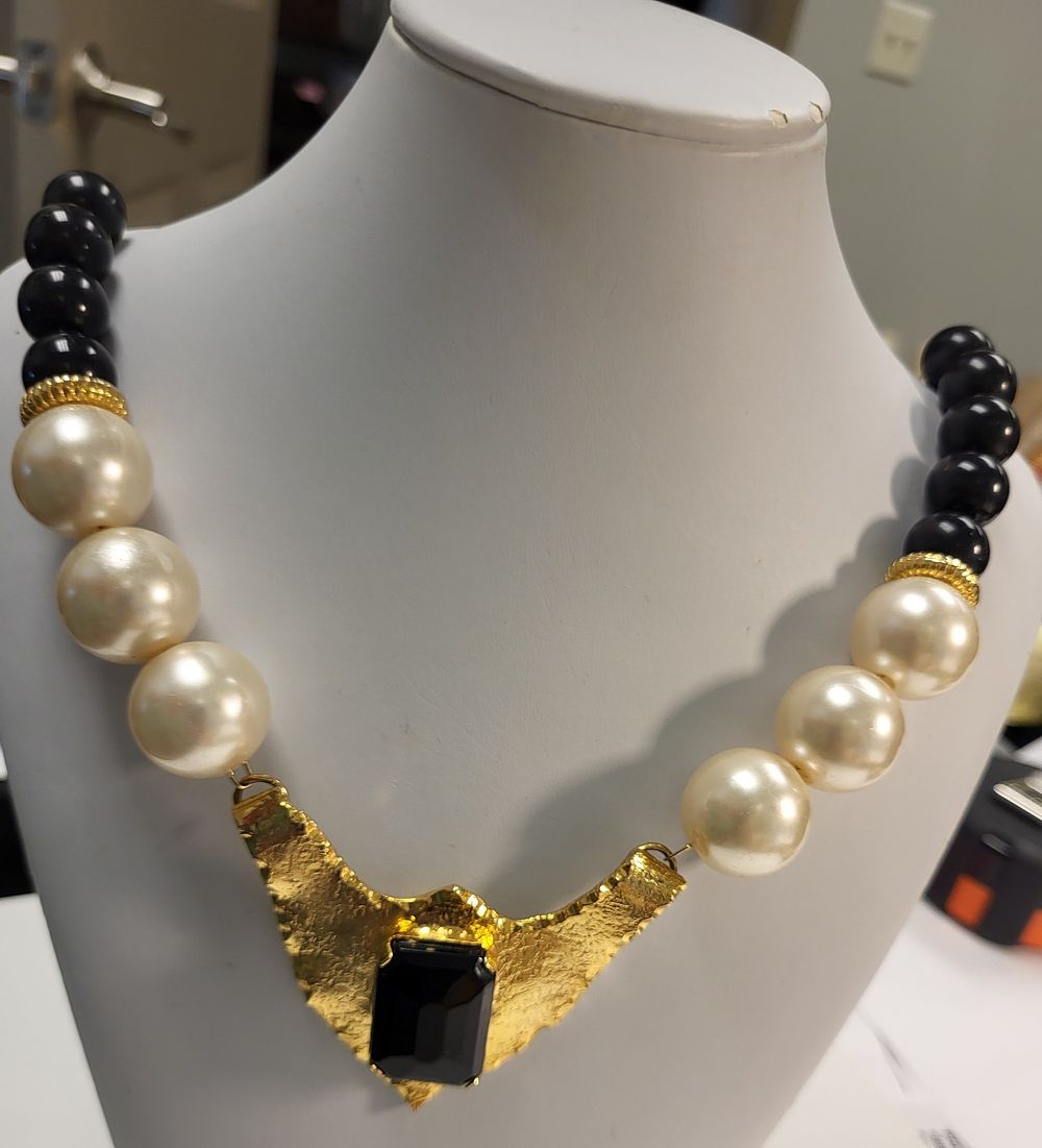 vtg black beads & faux pearls necklace 22". nice and ready to wear see pics