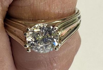 appx 2 carat cz solitaire round cut sterling ring. appx 2 carat cz solitaire round cut in 