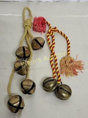 holiday bells 2 sets great for store owners. 1 set has 5 bells one has 2 both sets for one bid 