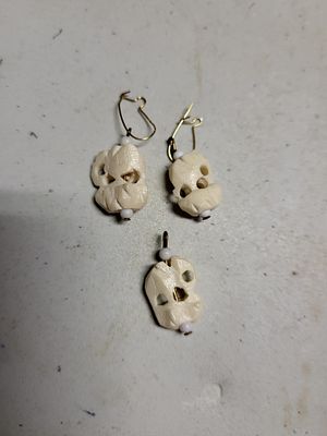 carved bone earrings & pendant chinese? . from estate and likely gold wire? seepics for 