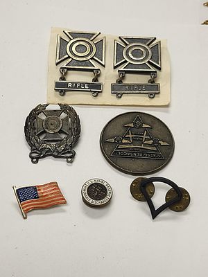 WWII pins rifleman matsg discharge military's lot . WWII pins rifleman matsg discharge miitary 