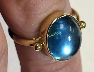 14K yellow gold & blue topaz ring Beauty!. from estate in excellent condition designer setting 