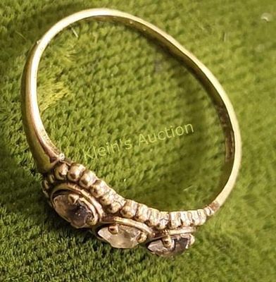 antique 10K yellow gold baby ring sz 3.5. 10K solid yellow gold not plated baby ring sz 3.5 see 