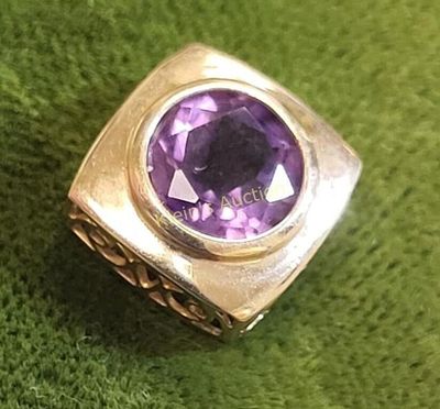 14K yellow gold & amethyst pendant Beautiful!. signed inside 14K 10.6mm x 10.6mm 1.1 grams in 