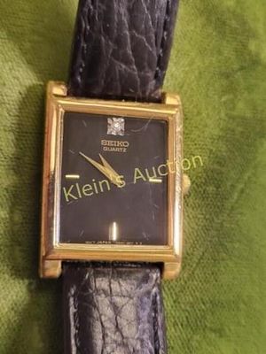 vtg seiko quartz wrist watch diamond dial. 4N00-3871 marked on dial very clean w/ leather band 