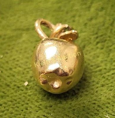 14K apple pendant yellow gold not plated. 1.4 grams nice ready to add to your chain or charm 