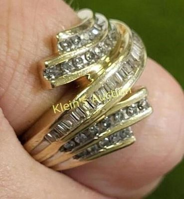 10K gold & Diamonds appx 2 carats Ring. gorgeous estate ring, all channel set diamonds size 7 