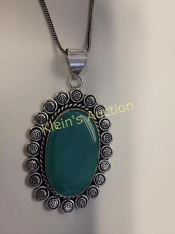 green onyx pendant necklace w/ chain German silver. 18" chain, German silver nwt pendant un 