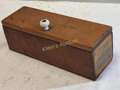 Melo -bit cheese box 2/lip & hinges w/porcelain. gorgeous porcelain handle too! 3" x 9" x 3" 