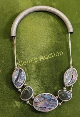 abalone shell bracelet needs restrung. very pretty but needs to be restrung see pics