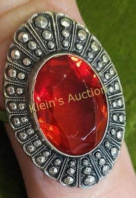 vtg estate ring sz 6 red color stone. unmarked see pics