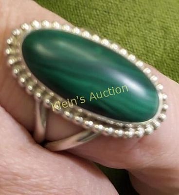 sterling silver natural malachite ring Navaho. great vtg estate ring sterling silver and oval 