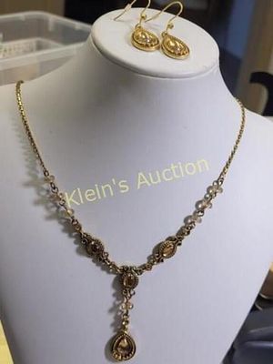 vtg Victorian style necklace & earrings like new. very nice 18" necklace and matching pierced 