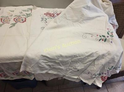 vintage hand made linens w/cross stitch design. cotton table cloth appx 60" x 50" and 3 table 