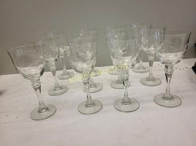 Euro Cristal wine glasses set of 12 w/orig box. beautiful crystal wine glasses set of 12 looks 