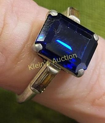 sterling silver & sapphire ring sz 5 3/4. gorgeous estate ring looks like natural blue sapphire 