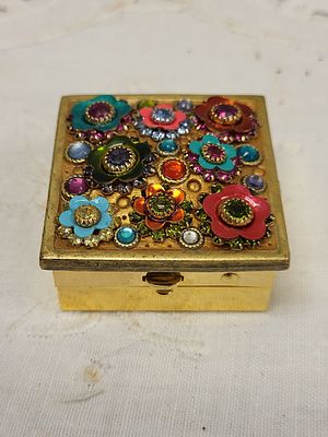 snuff box, pill box or jewelry box jewel lid!. very pretty jeweled top enameled inside 1 1/2" 