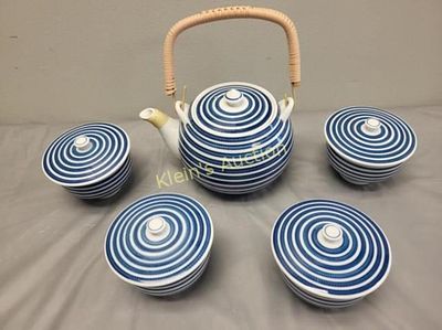 Japanese tea set by Arita kisen. very nice Japanese teas et including teapot w/lid and 4 tea 