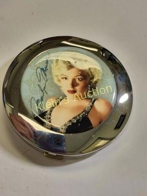 Marilyn Monroe compact double magnifying glass. one regular and 1 magnifying mirror in great 