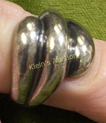 sterling silver shell style ring sz 6 1/4. very nice and ready to wear see pics
