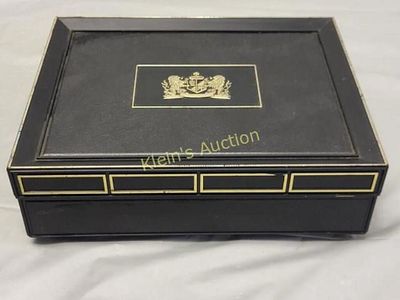 1960's cigar box jewelry plastic box Nice. 3 1/4" tall 9 1/2" x 8 1/4" mark IV magnates cigar 