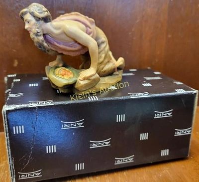 ANRI Ulrich bernardi shepherd kneeling w/ basket. wood carved rare 2" tall figurine w/ original 