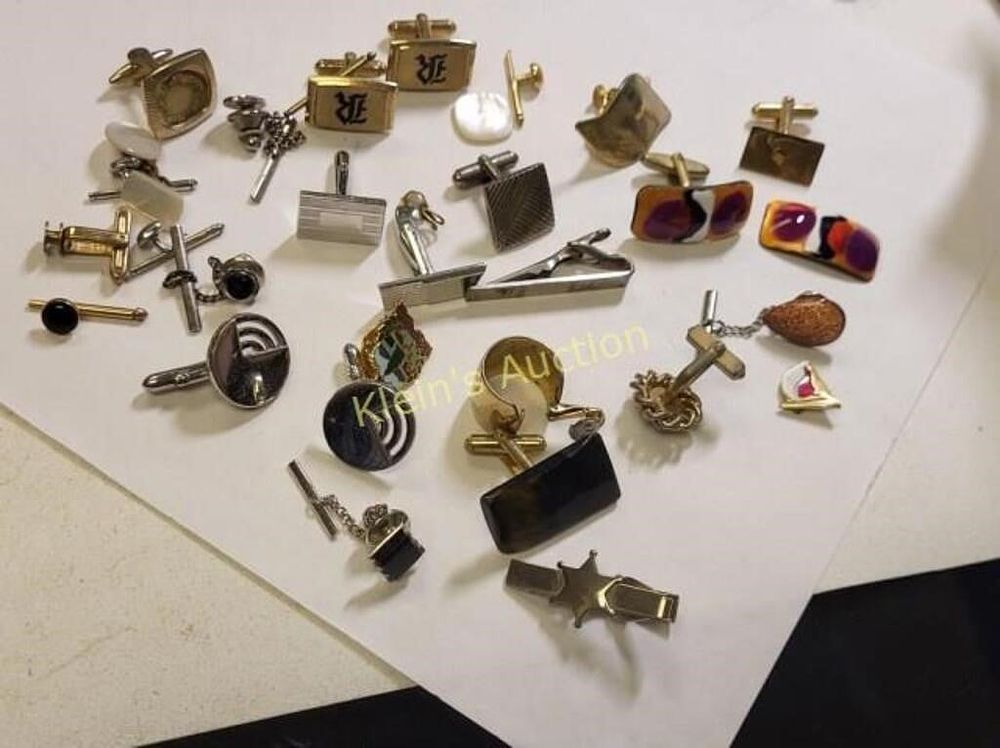 Lot 5412 – vtg cufflinks tie pins all for one bid