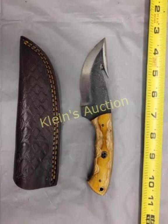 Lot 5455 – hand made fixed blade hunting knife w. sheath
