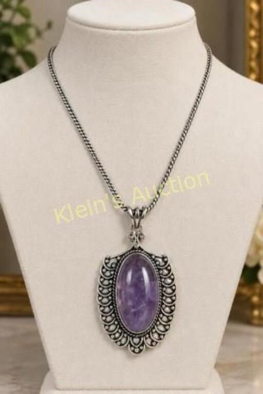 Lot 5475 – Amethyst Pendant Necklace