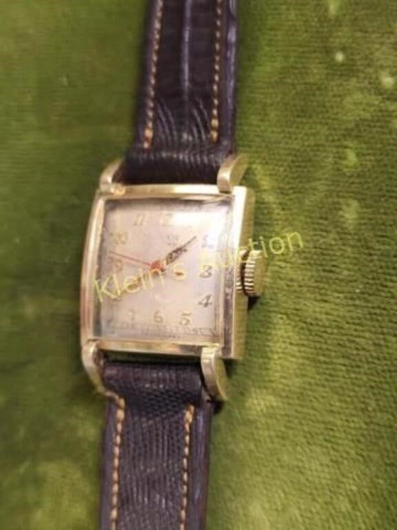 Lot 5486 – gruen vieri thin vintage watch 1940’s ?
