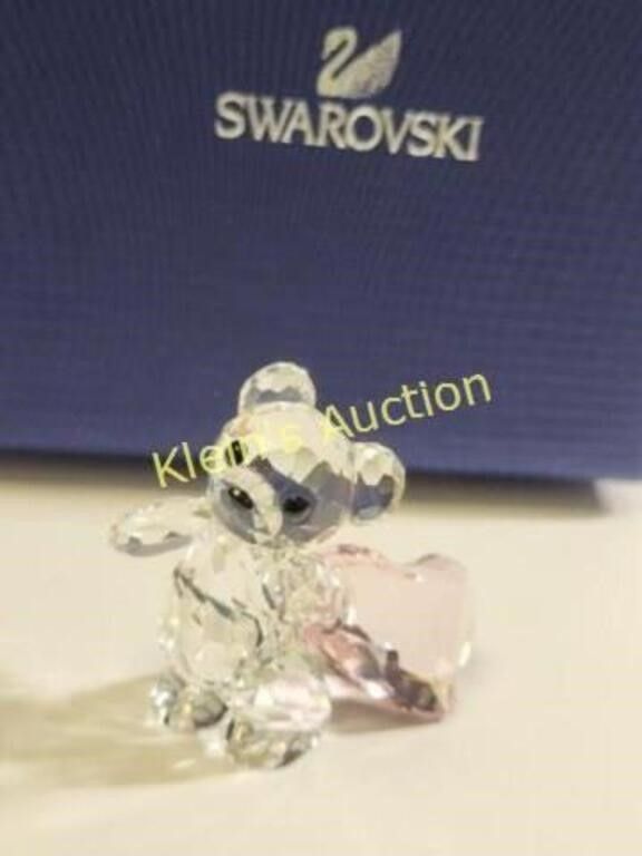 Lot 5402 – swarovski crystal Kris bear w/pink heart w/orig bx
