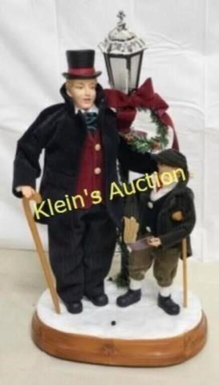Lot 5477 – lighted musical dickens vtg  table piece w/box