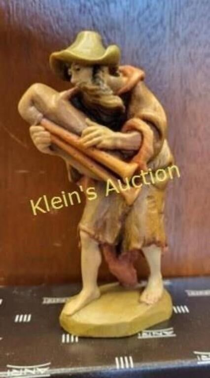 Lot 5483 – ANRI Ulrich bernardi shepherd w/ bagpipes figurine