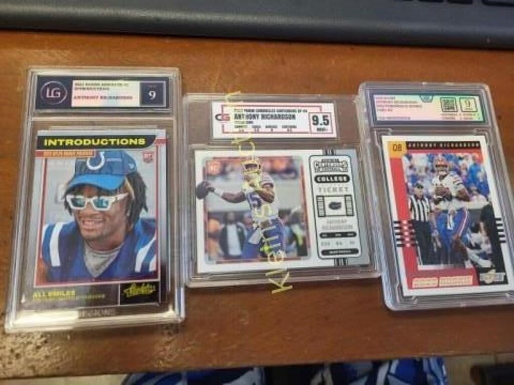Lot 5496 – collectible graded football sports cards 3 x bid