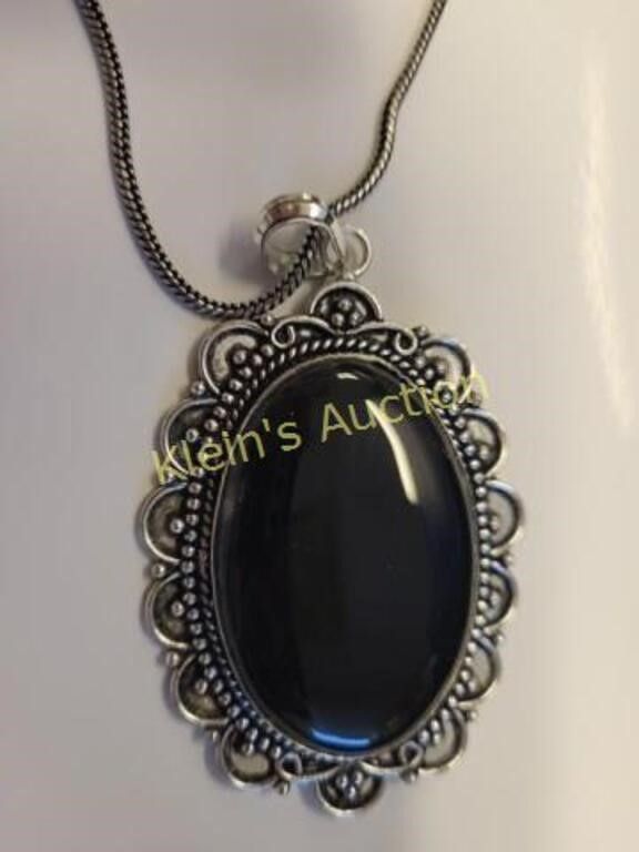 Lot 5513 – black onyx pendant necklace german silver