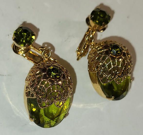 Lot 6103 – Sarah Coventry touch of elegance earrings
